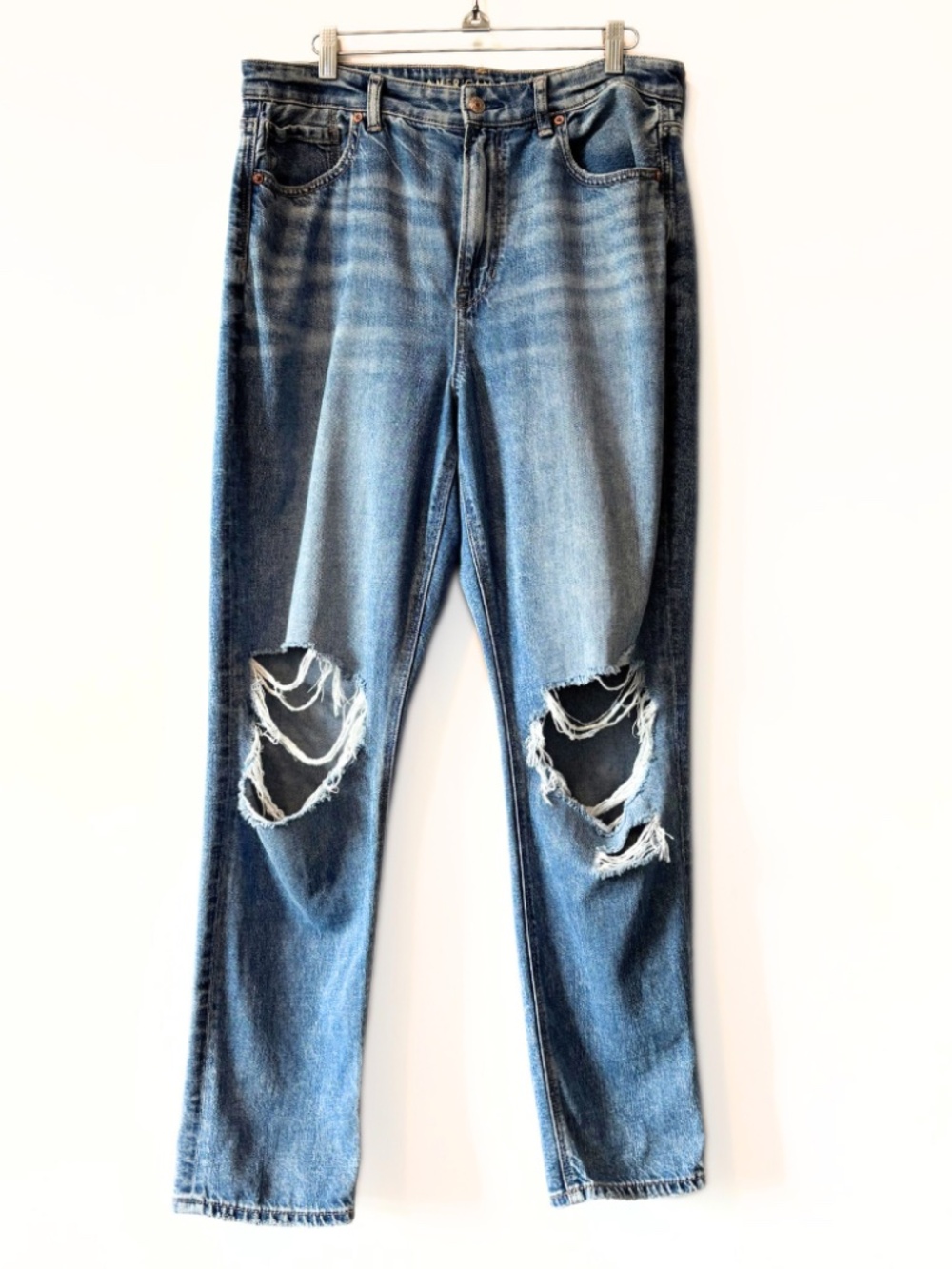 American Eagle Strigid Mom Jeans Medium Wash Size 12